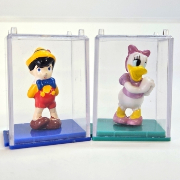 VINTAGE Yujin Mini Disney Pinocchio & Daisy Duck Dome Collectible Figures Set - Picture 1 of 4